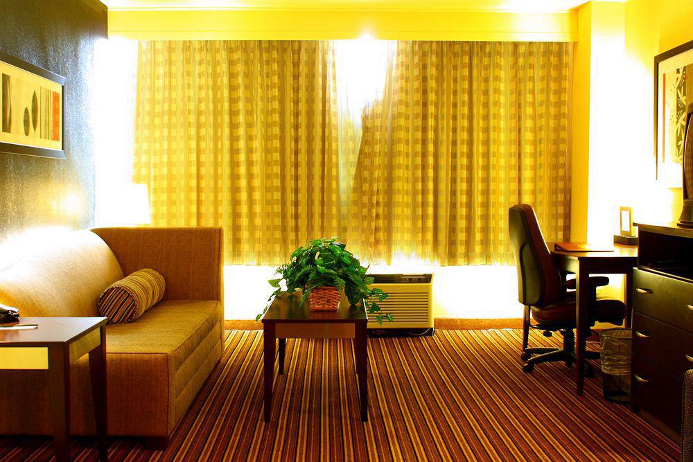 Wyndham Garden Norfolk Downtown Hotell Exteriör bild