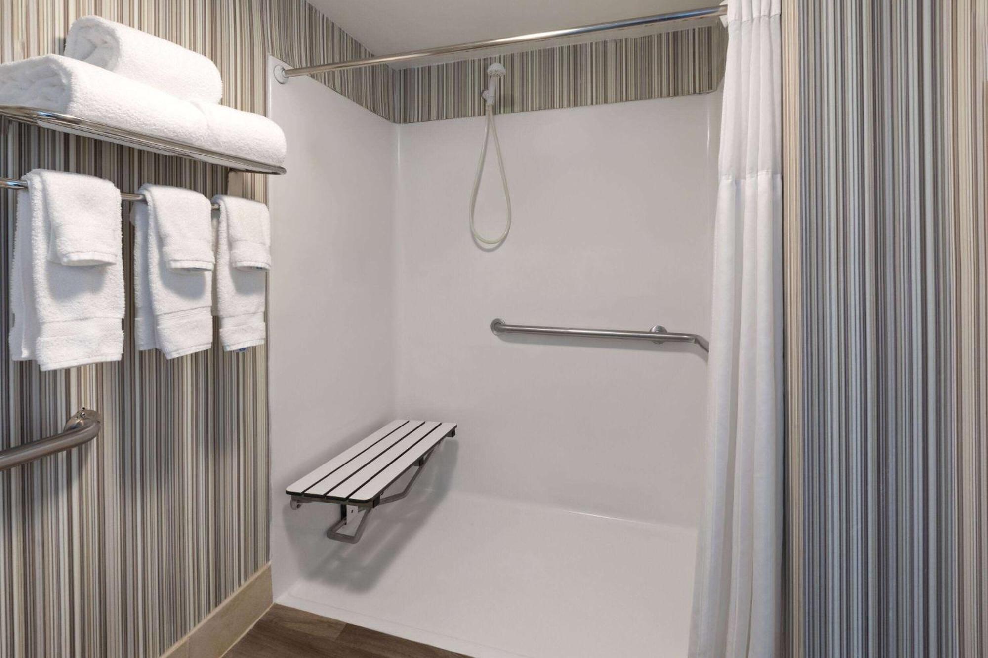 Wyndham Garden Norfolk Downtown Hotell Exteriör bild
